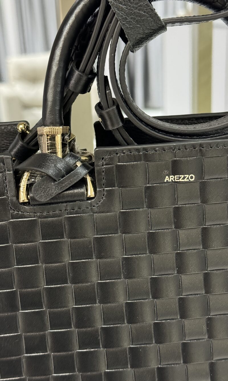 bolsa arezzo feminina compacta em couro pequena bolsa arezzo feminina compacta em couro pequena
